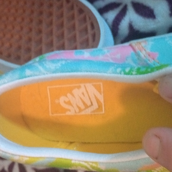 Vans - Picture 3 of 4